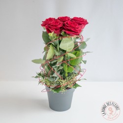 Composition de roses rouges