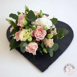 Cœur de roses sur ardoise - la ronde des fleurs